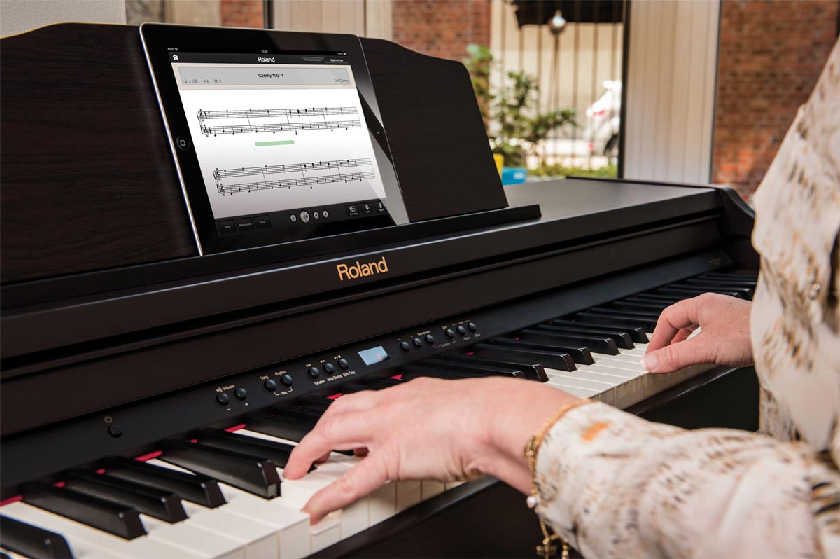 DigiScore Lite on Roland Piano Partner App for iPad