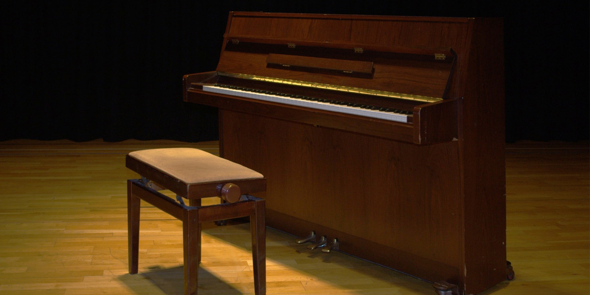 upright acoustic piano